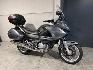 ② HONDA DEAUVILLE NT 700 MET TOPCASE