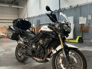 TRIUMPH TIGER 800
