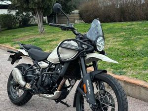 ROYAL ENFIELD HIMALAYAN 450 ÉQUIPÉE