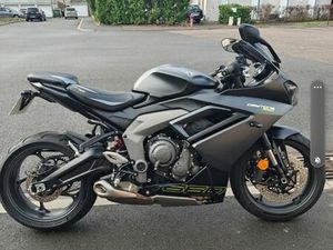 TRIUMPH DAYTONA 660 NEUVE 27 KMS