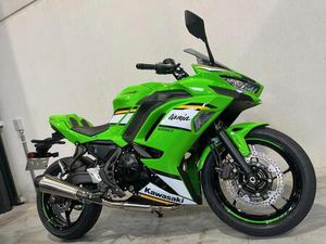 ② KAWASAKI NINJA 650 KRT 35KW (ANNÉE DE CONSTRUCTION 2025)
