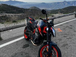 KTM DUKE 890R