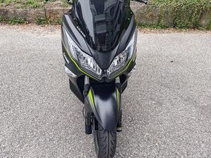 SCOOTER KAWASAKI J300 SPÉCIAL ÉDITION