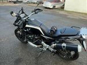 MOTO GUZZI V85 TT GUARDIA D&APOS;ONORE