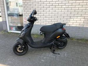 2026KNALLER: PIAGGIO ZIP SP 45KM MAT ZWART BJ2017 6000KM — SCOOTERS | PIAGGIO — MARKTPLAATS