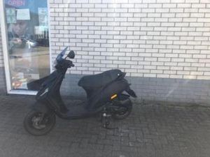 2026KNALLERS:PIAGGIO ZIP SP 45KM MAT BL 4-T BJ2022 1400K — SCOOTERS | PIAGGIO — MARKTPLAATS
