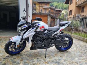 SUZUKI GSR 750 SUZUKI GSX 750 BIANCO