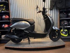 SYM MIO 50 NIEUWSTAAT 4.000 KM BOUWJAAR 2024 1E EIGENAAR — SCOOTERS | SYM — MARKTPLAATS