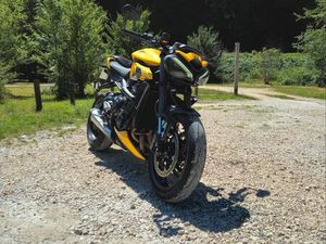 TRIUMPH STREET TRIPLE RS