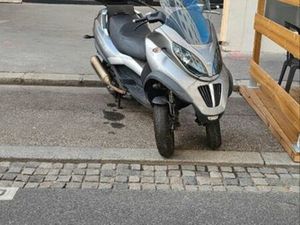 SCOOSTER PIAGGIO 400 LT