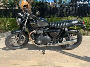 TRIUMPH STREET TWIN 900