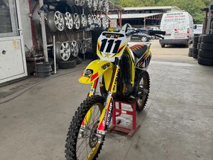 SUZUKI RM →