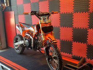 DIRT BIKE / ÉDITION PROFESSIONNEL PROBIKE 125 CM3 SEMI AUTOMATIQUE / ÉTAT NEUVE / UTILISER 3 FOIS /