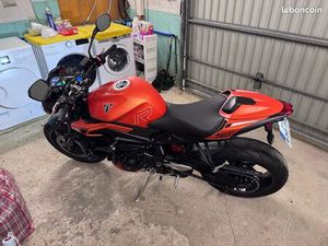 TRIUMPH STREET TRIPLE 765