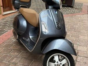 VESPA 125 GTS (NEGOCIABLE)