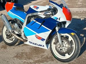 SUZUKI GSXR 1100 750