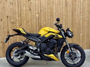 TRIUMPH STREET TRIPLE 765 RS 2025 765 CM3 | MOTO ROADSTER | 1 500 KM | JAUNE | 26000 VALENCE