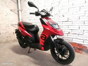 APRILIA SR 50 MOTARD (2 TEMPS)