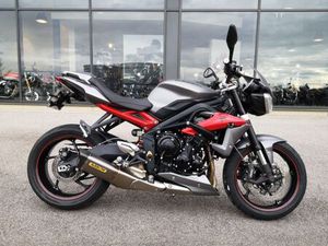 TRIUMPH STREET TRIPLE 675 R 2014 675 CM3 | MOTO ROADSTER | 20 039 KM | GRIS | 25480 ECOLE VALENTIN