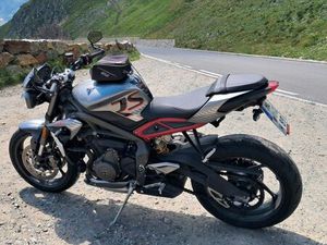 TRIUMPH STREET TRIPLE RS