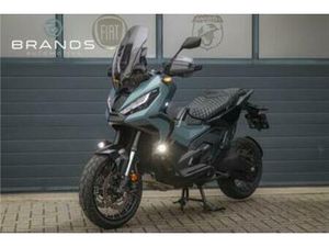 HONDA X-ADV DCT 750 AQUAMARINA EDITION CUSTOM AKRAPOVIC UNIE — MOTOREN | HONDA — MARKTPLAATS