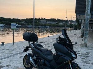 MAXI SCOOTER HONDA FORZA 750