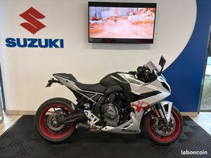 SUZUKI GSX-8R