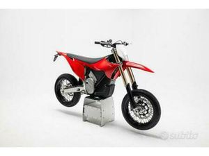 NEW STARK VARG SM MOTARD 100% ELETTRICA