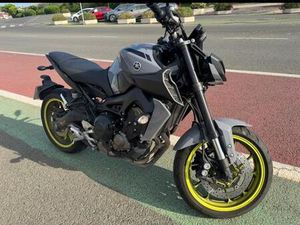 YAMAHA - MT09