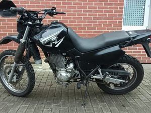 YAMAHA XT