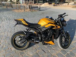 STREET TRIPLE RS