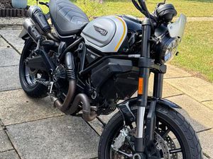 DUCATI SCRAMBLER 1100 PRO ROADSTER/RETRO PETROL MANUAL EURO 5 (86 PS) 1079 CC