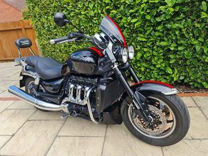 TRIUMPH ROCKET III 2294 ROADSTER CUSTOM CRUISER PETROL MANUAL (148 PS) 2294 CC
