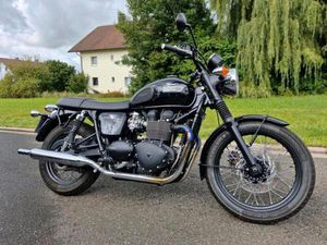 TRIUMPH BONNEVILLE T100