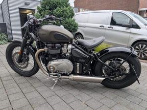 TRIUMPH BONNEVILLE BOBBER