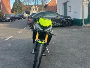 TRIUMPH STREET TRIPLE 765 RS MOTO2