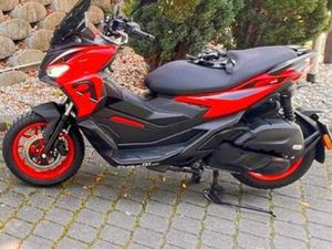 APRILIA SR GT 125 ROLLER ROT-SCHWARZ