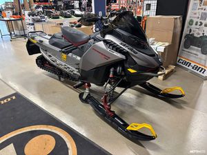 X RS 137 850 E-TEC MOOTTORIKELKKA