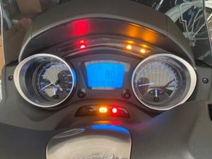 PIAGGIO MP3 300 SPORT EZ 8/23 NUR 750KM NEUWERTIG