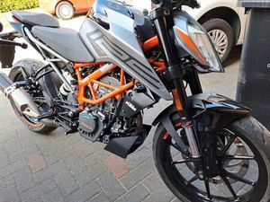 KTM DUKE 125 – EZ 08/2022 – NUR CA. 3.000 KM – TOP ZUSTAND