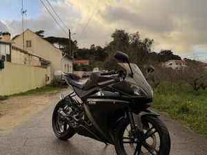 YAMAHA YZF- 125 ALCOBAÇA E VESTIARIA