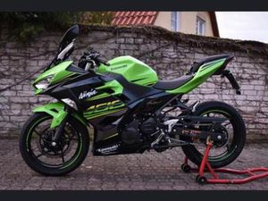 KAWASAKI NINJA 400 KRT EDITION GARAGE+WARTUNG JEDEN WINTER