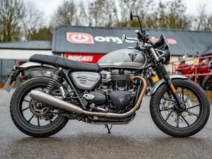 TRIUMPH STREET TWIN - EC1 SPECIAL EDITION 900 EURO 5 900 CC