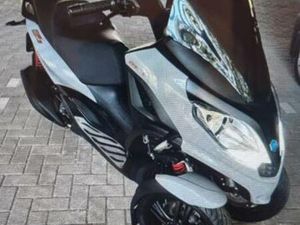 PIAGGIO MP3 NIEUWSTAAT 2949KM. — MOTOREN | PIAGGIO — MARKTPLAATS