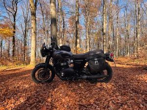 ② TRIUMPH BONNEVILLE T120 BLACK