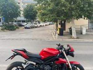 TRIUMPH STREET TRIPLE 765 2018