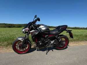 KAWASAKI Z650 527KM WIE NEU GARANTIE