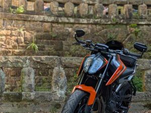 KTM DUKE 790