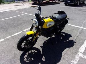 DUCATI SCRAMBLER 800 800 CON BAULETTO POST
