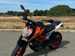 KTM DUKE 390